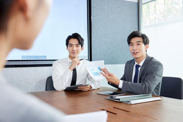 合作创业开店铺会影响：如何全面评估市场环境与经营策略