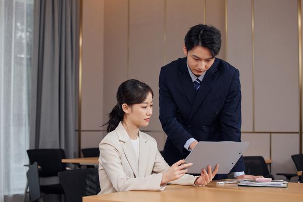《现代企业领导力的关键要素与时代变迁》 图1