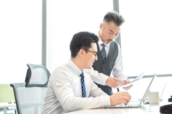 EMC战队与VSMVP战队：电竞领域的双雄对决 图1