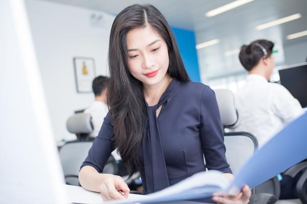 职场晋升背后的潜规则：如何识别和处理团队中的权力游戏 图1