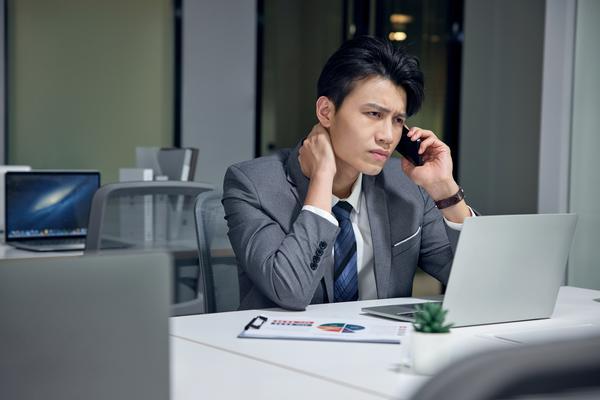 职场中的服务礼仪：提升职业形象与人际效率的关键 图1