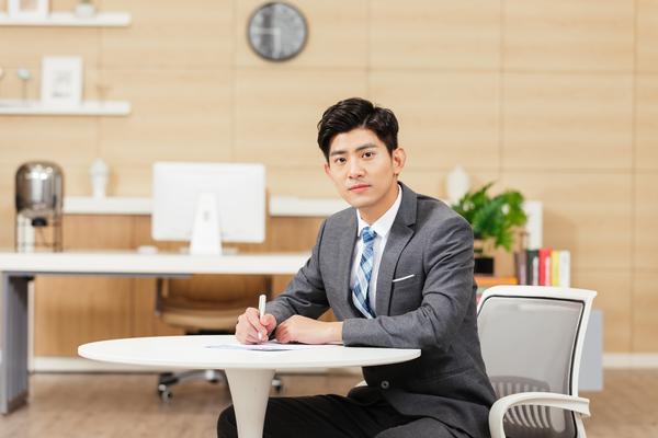 公司法务面试自我介绍|如何展示专业性与实战能力 图2