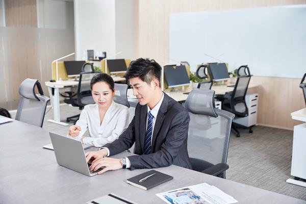 《夫妻之间的沟通困境：分居后如何化解吵架的情绪危机？》 图1