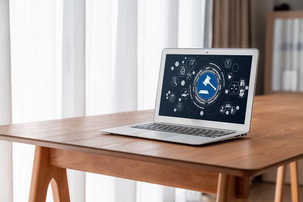 中级经济法例题解析：企业财务管理的重要性与依法经营原则 图1