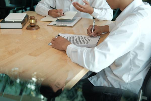 《离婚律师的全部视频：离婚维权指南》 图1