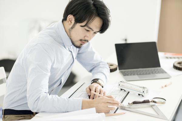 行业会议穿搭夏季|专业场合的着装之道 图1