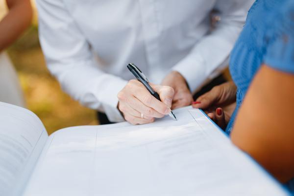 眼镜镜片价格:影响你视力选择的重要因素图1