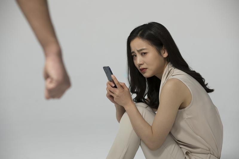 《网络谩骂引发纷争，报警能否立案成疑》图1