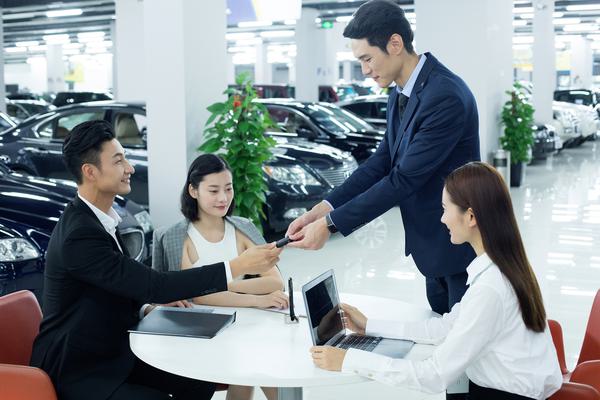 女子购车按揭押金不退还如权?图1